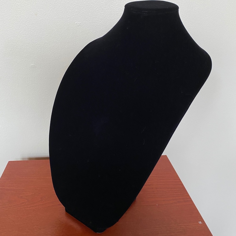 Jewelry or scarf display mount mannequin